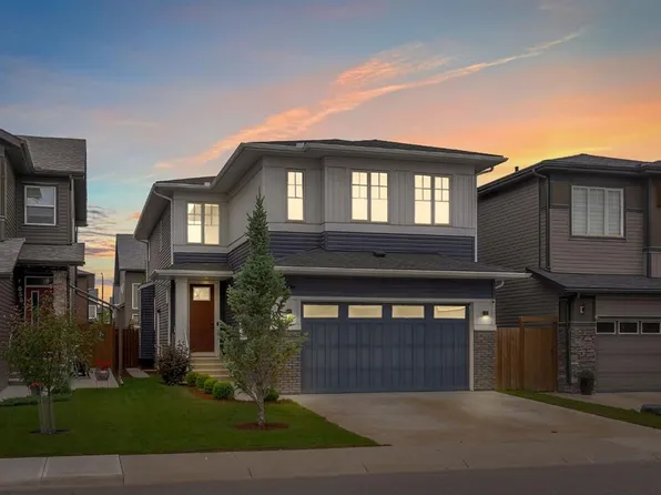 45 E Carringsby Lndg NW, Calgary, AB T3P 1L9
