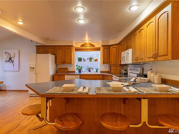 5th image of 9035 NE 136th St