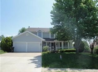 122 Hampton Ct, Lansing, KS 66043