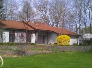 10061 Fish Lake Rd, Holly, MI 48442
