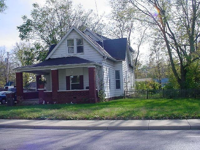 Front of two unit apartment