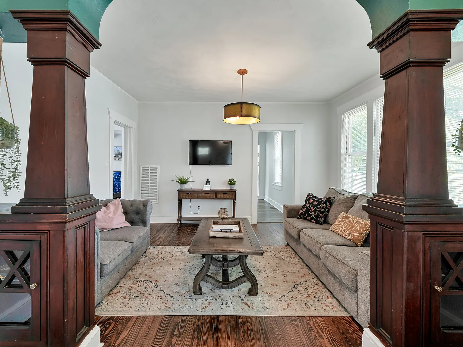 1133 E Leicester Ave — Photo 4