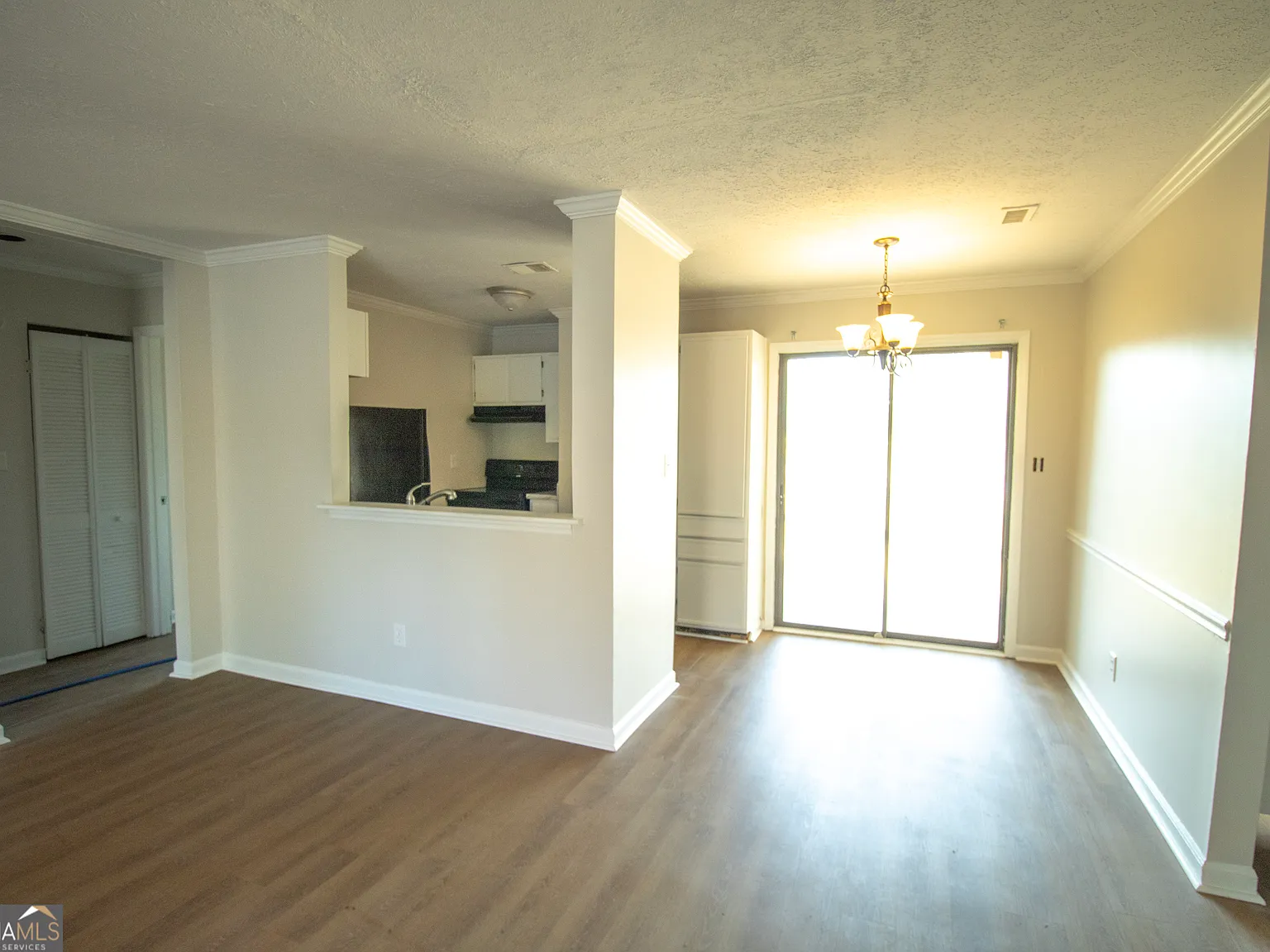 4 bed, 2.0 bath, 1300 sqft, $1,285 — Photo 4