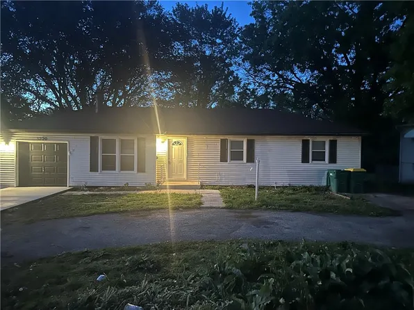 5220 Lakewood St, Kansas City, KS 66106