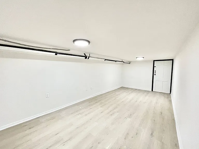 1007 Hart St #1 — Photo 8