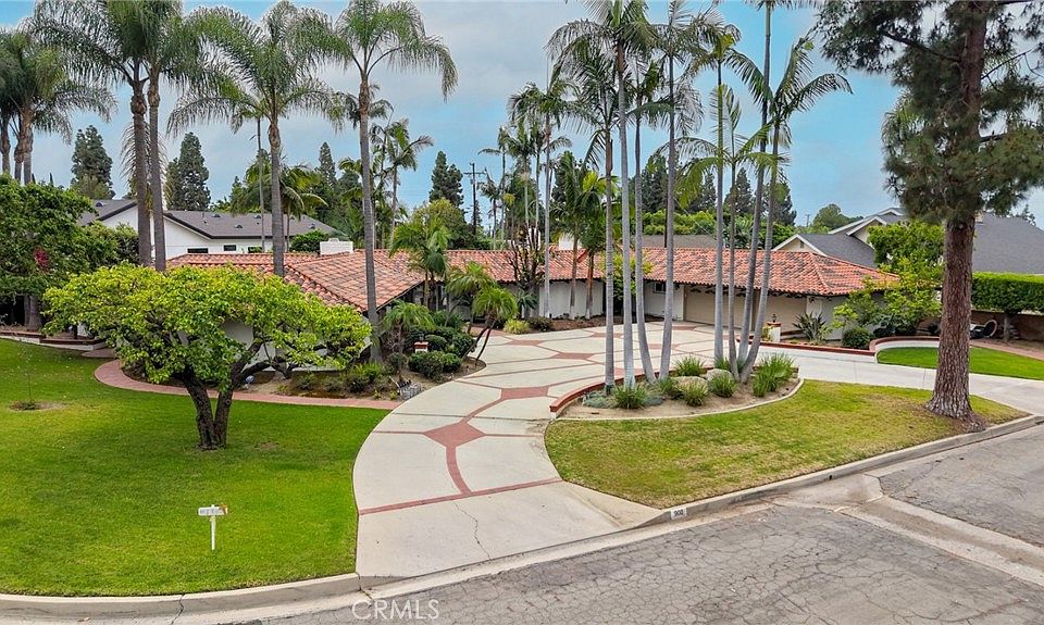 1st image of 900 Paloma Pl