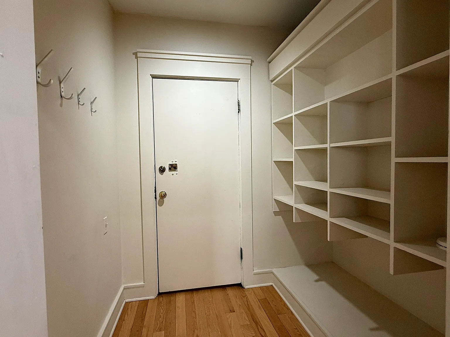 2 bed, 650 sqft, $2,700 — Photo 4