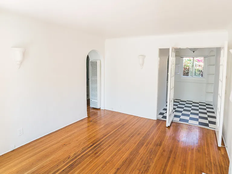 818 Grant St — Photo 2