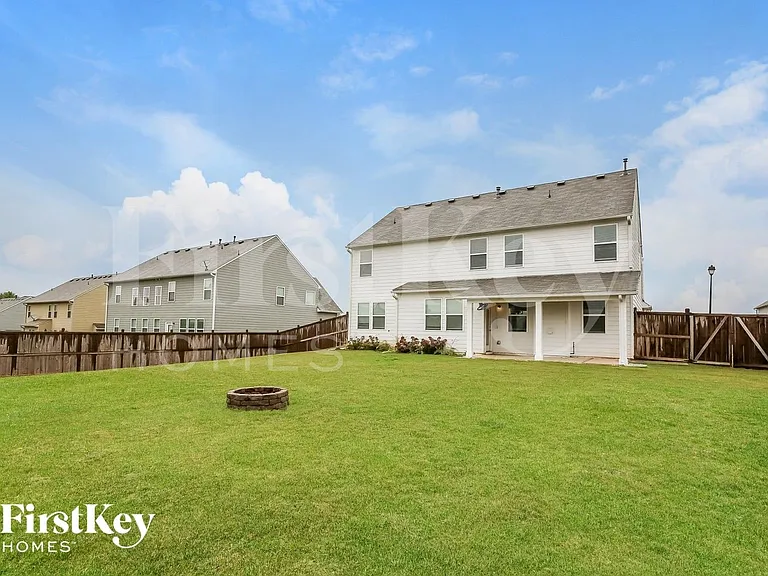 270 Freedom Pkwy — Photo 15