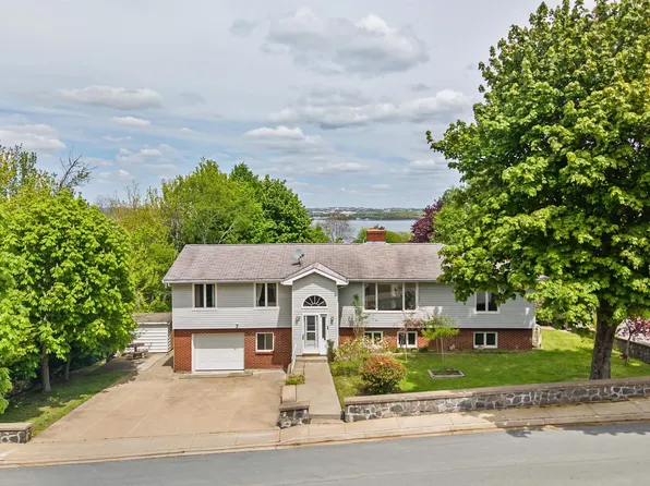 1 Wren St, Halifax, NS B3M 2R1