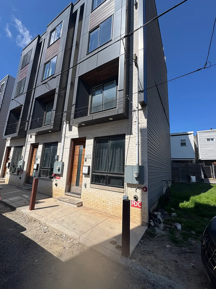 Building Photo - 2527 Annin St