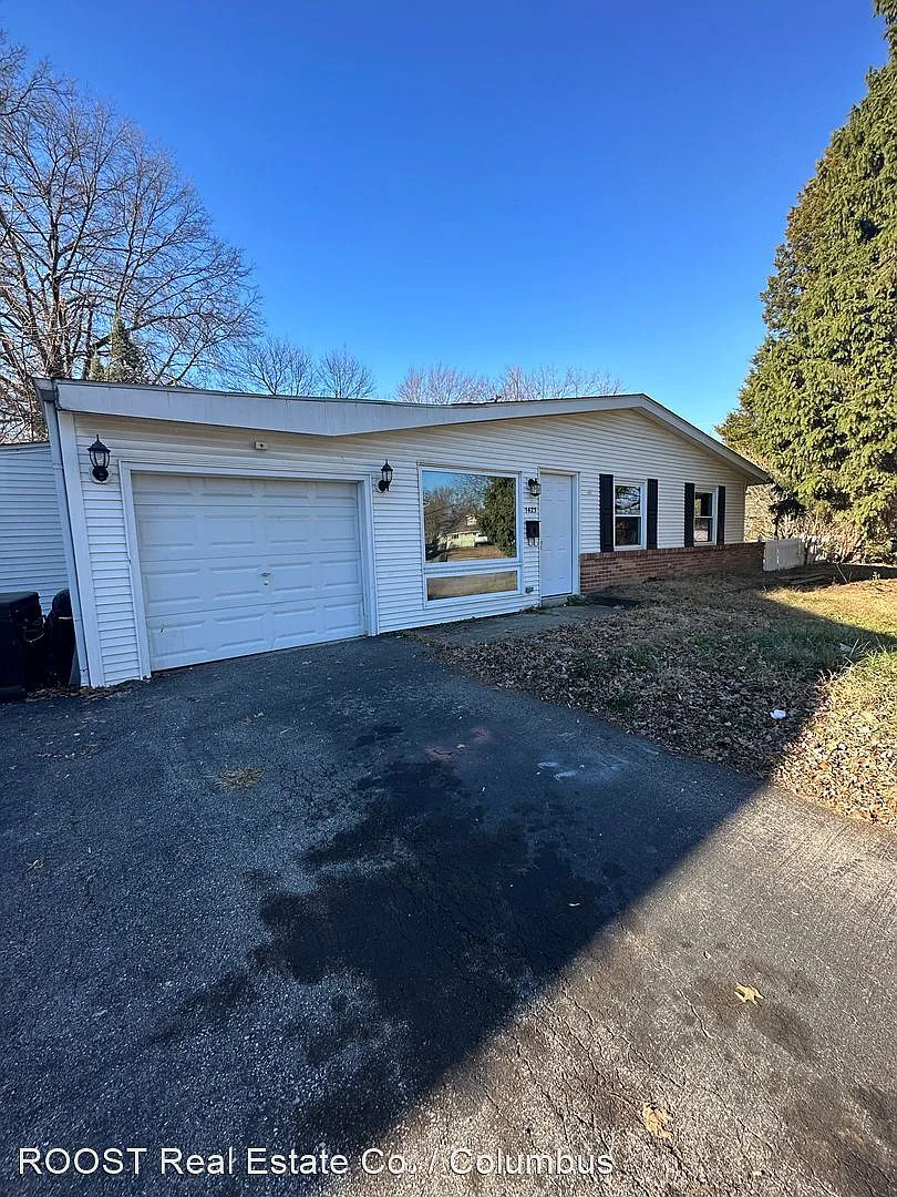 1423 Country Club Rd photo 1