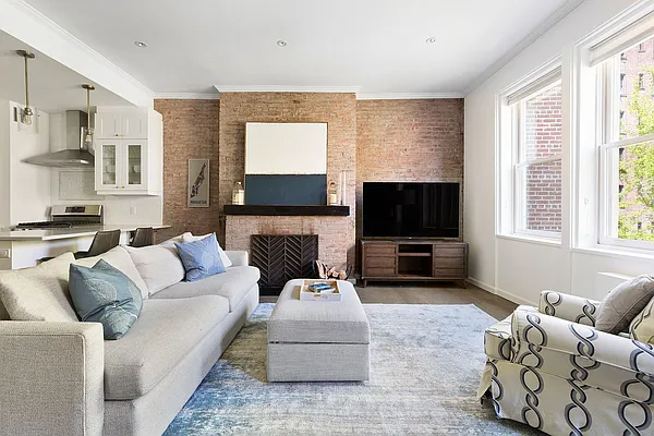 Sold by Compass | media 1