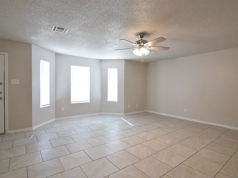 4613 Hank Dr — Photo 9
