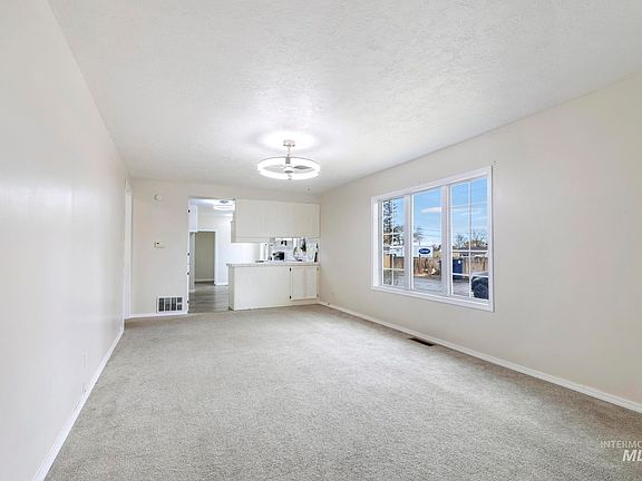 3rd image of 429 11th Ave N