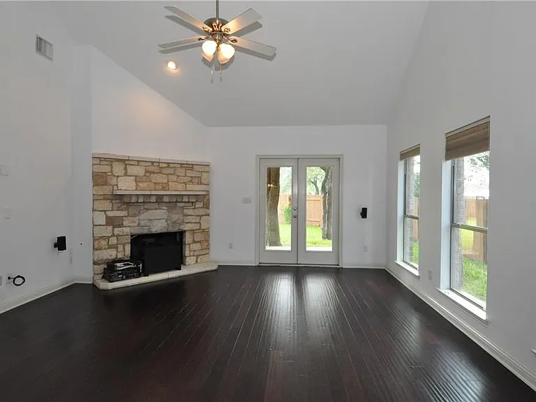 3323 Pine Needle Cir — Photo 7