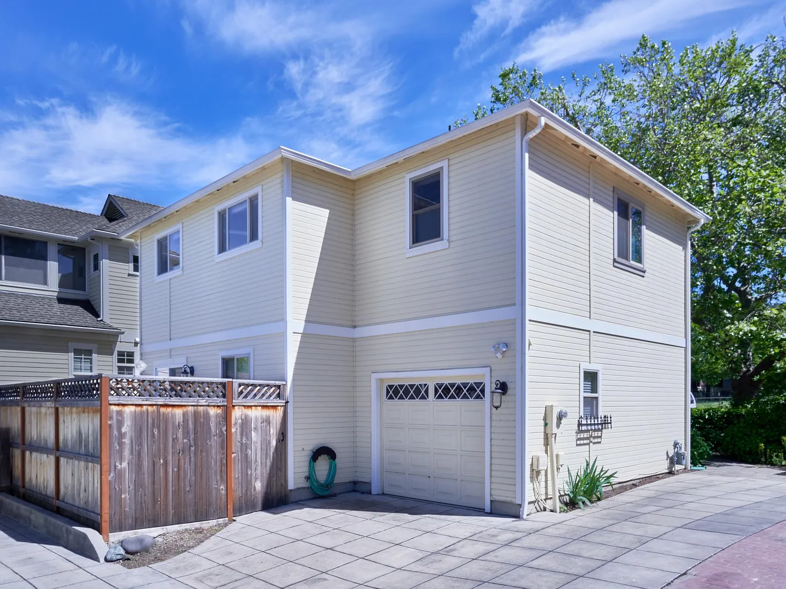 955 B St — Photo 2