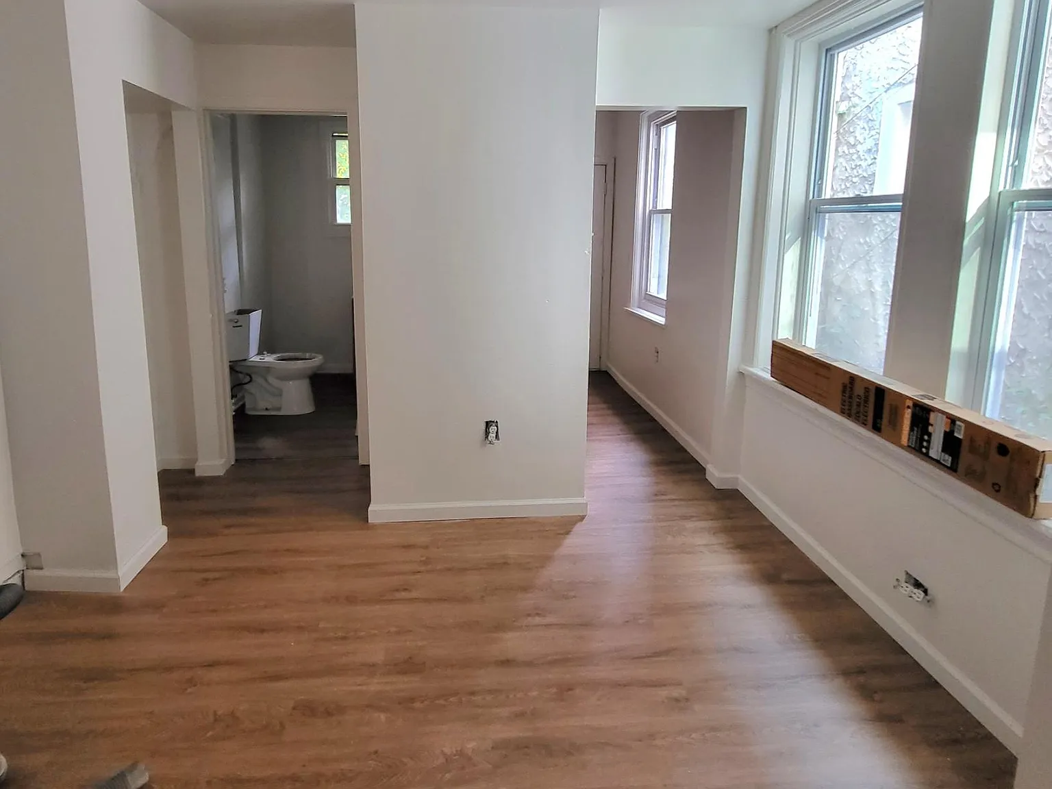 1 bed, 1.5 bath, 1100 sqft, $1,025 — Photo 2