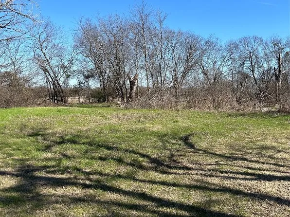 106 Hickory St, Lone Oak, TX 75453