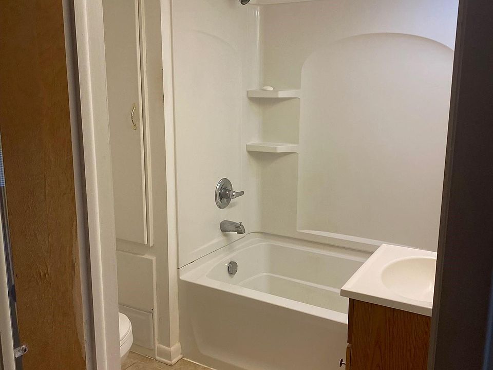 2nd image of 118 E Main St