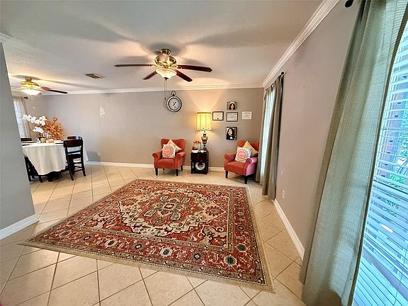 4th image of 9826 Green Valley Ln