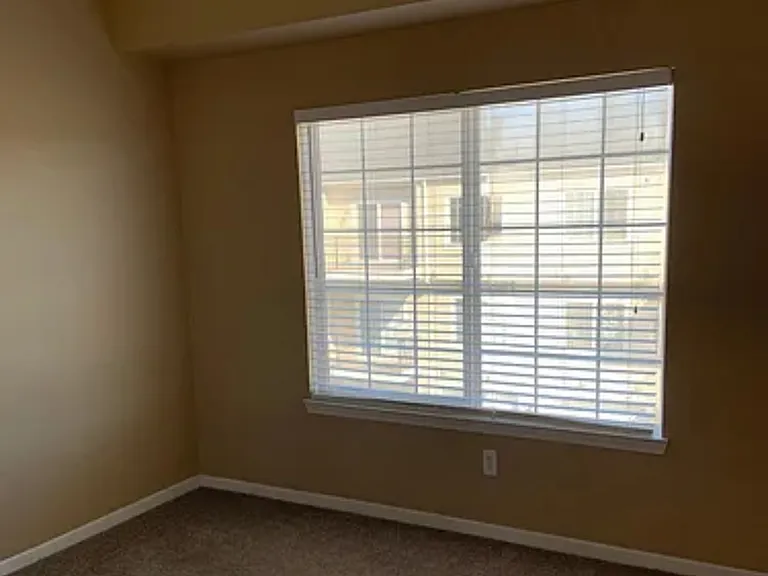 43021 Burlington Dr #101 — Photo 7
