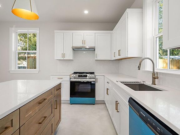 5th image of 218 N Jackson St