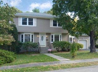 102 Standish Rd, Needham, MA 02492