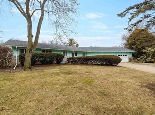 24 Estate Ct, Bettendorf, IA