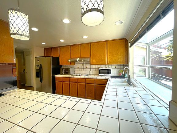 5th image of 32921 Regents Blvd