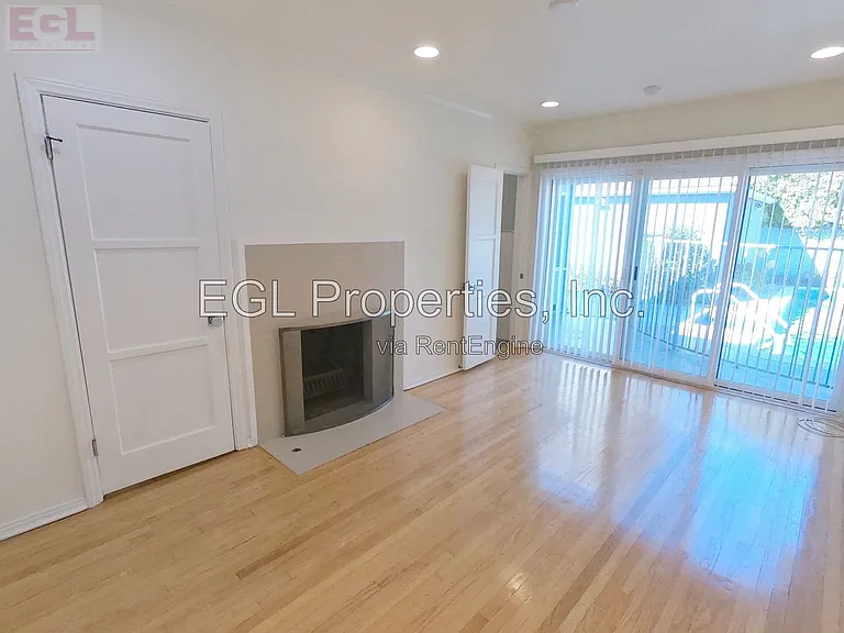 10749 Wellworth Ave — Photo 10