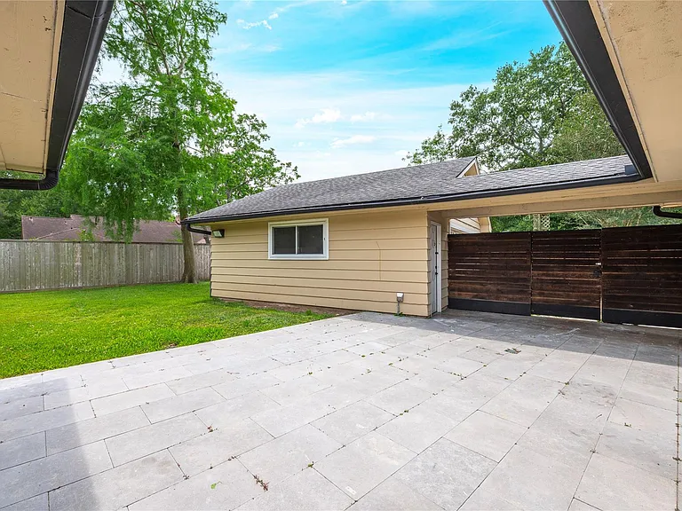 4034 Shady Springs Dr — Photo 33