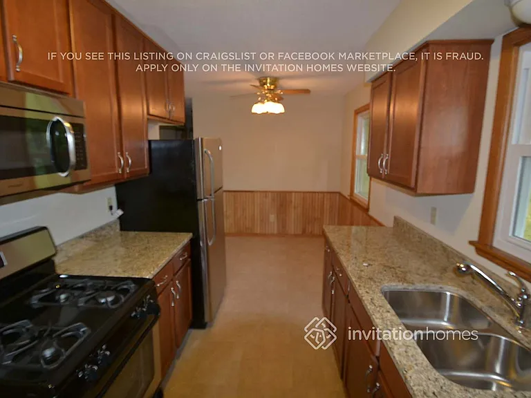 10142 99th Pl N — Photo 3