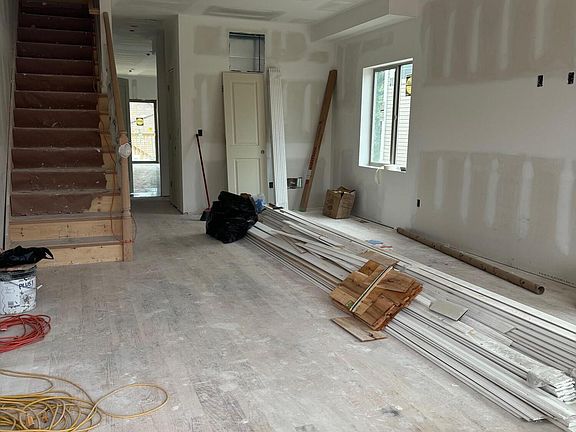 3rd image of 41 Sweetwater Ave