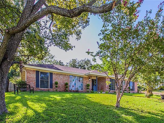 3rd image of 8216 Mosswood Dr