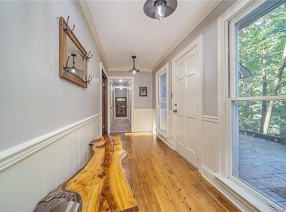 3rd image of 306 Brookmeade Dr