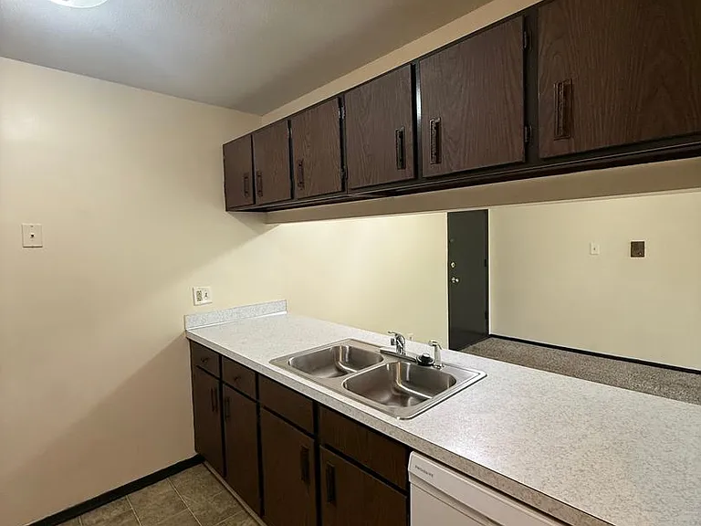 Flats on 56th — Photo 8