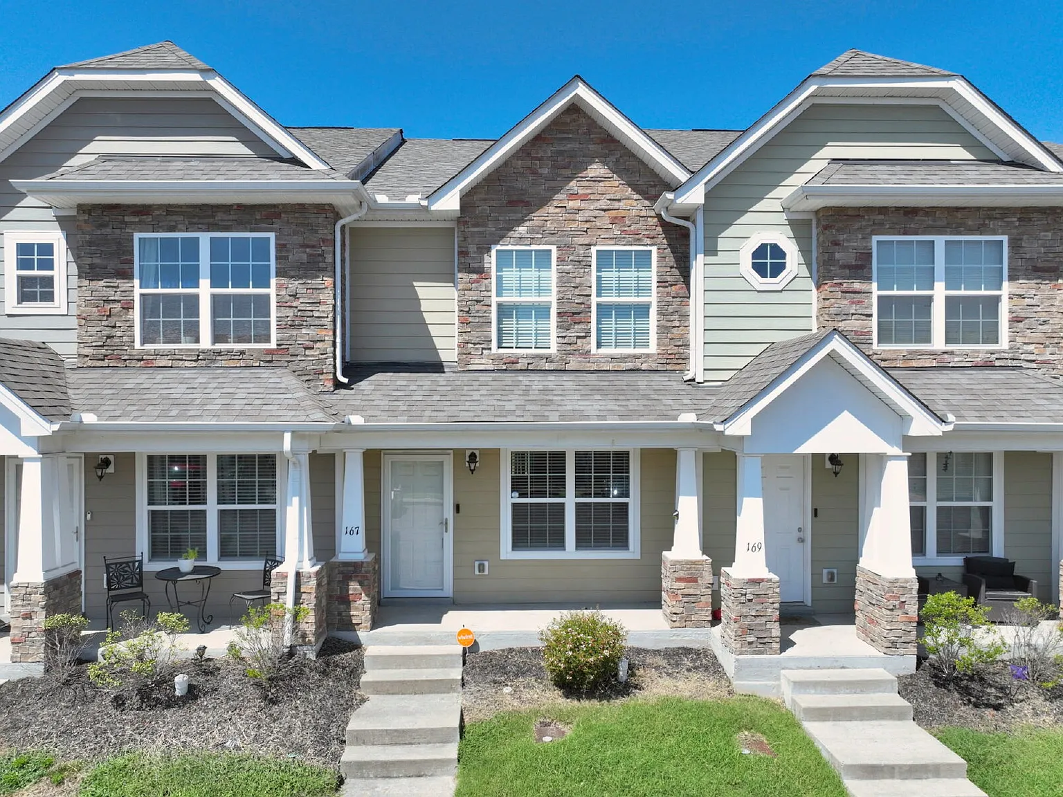 2 bed, 2.5 bath, 1312 sqft, $1,745 — Photo 1