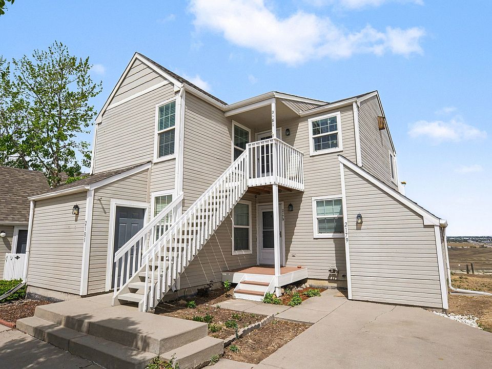 2nd story remodeled condo in a Broomfield neighborhood