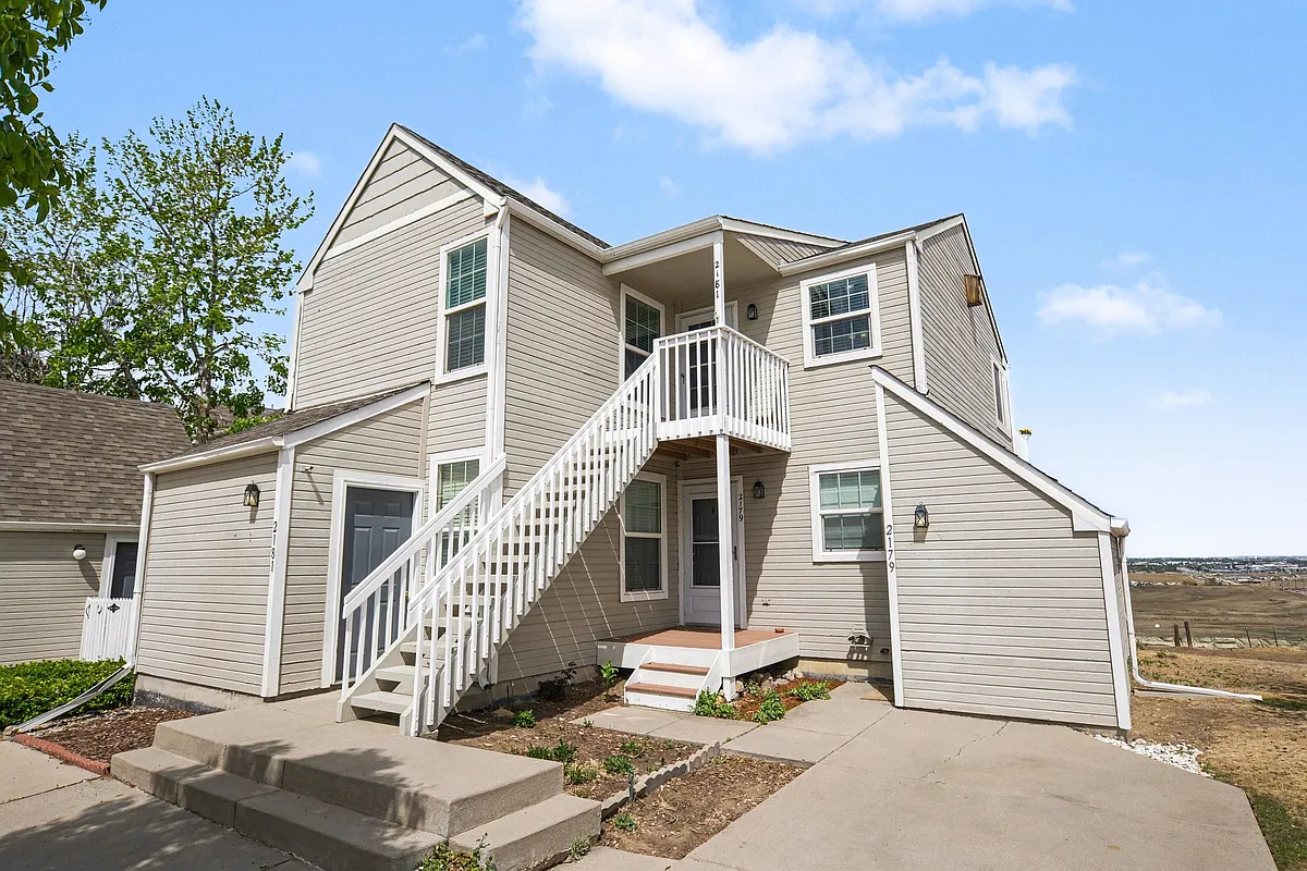 2nd story remodeled condo in a Broomfield neighborhood - 2181 Sunridge Cir