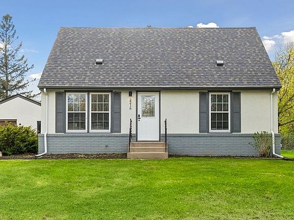 4th image of 2216 Thorndale Ave