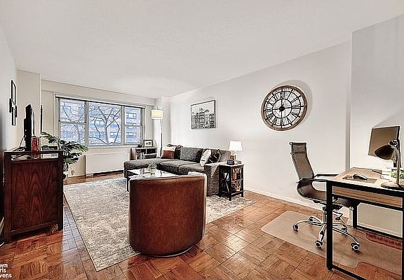 3rd image of 300 E 40th St APT 4W
