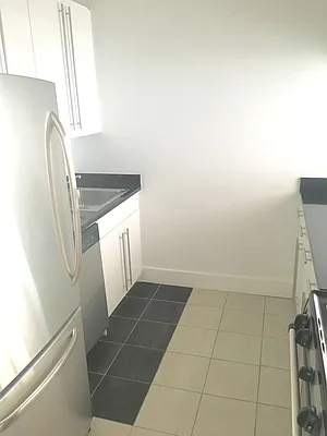 Rented by Manhattan Realty Group | media 24