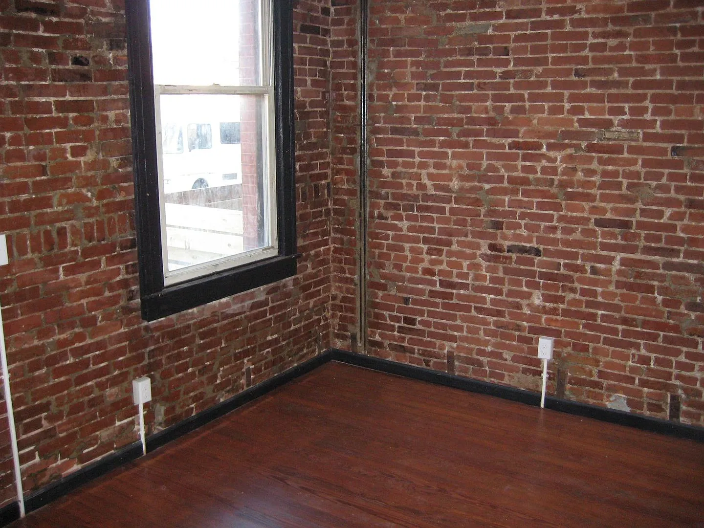 Updated 2 bedroom all electric unit in the Grove — Photo 3