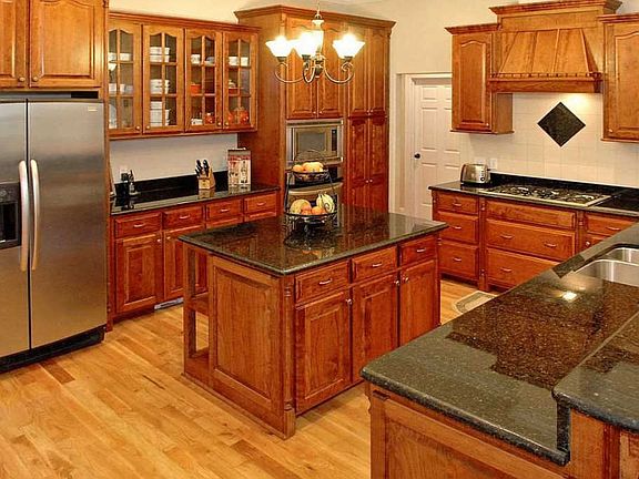 5th image of 9260 Shady Crest Ln