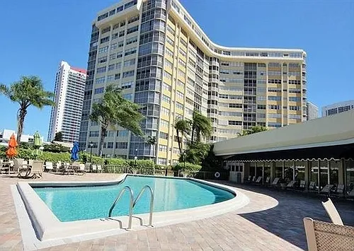 100 Golden Isles Dr #4 Photo 1