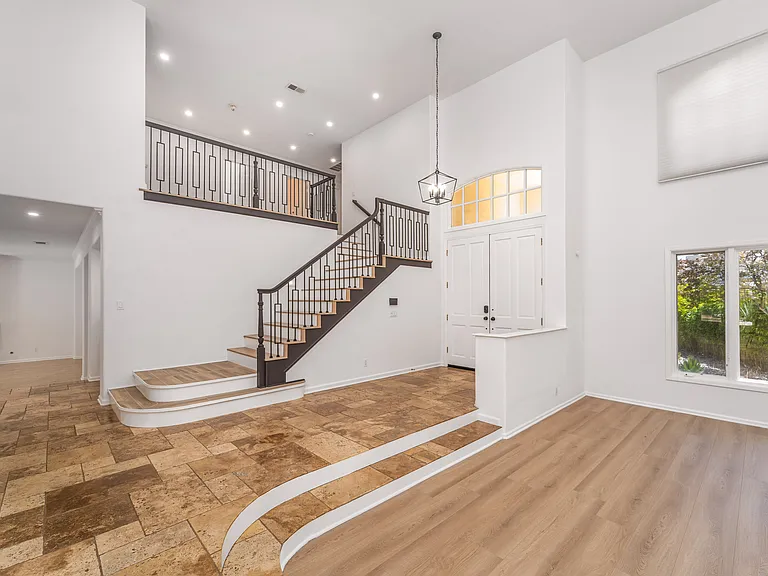 24961 Alicante Dr — Photo 8