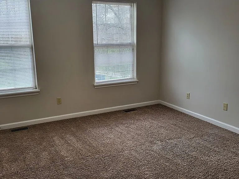 102 Kayla Dr — Photo 7