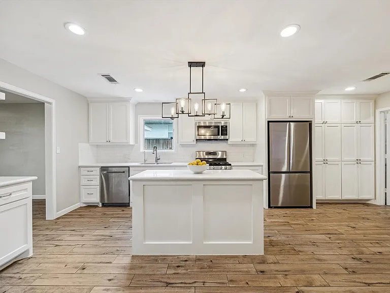 5118 Indigo St — Photo 8