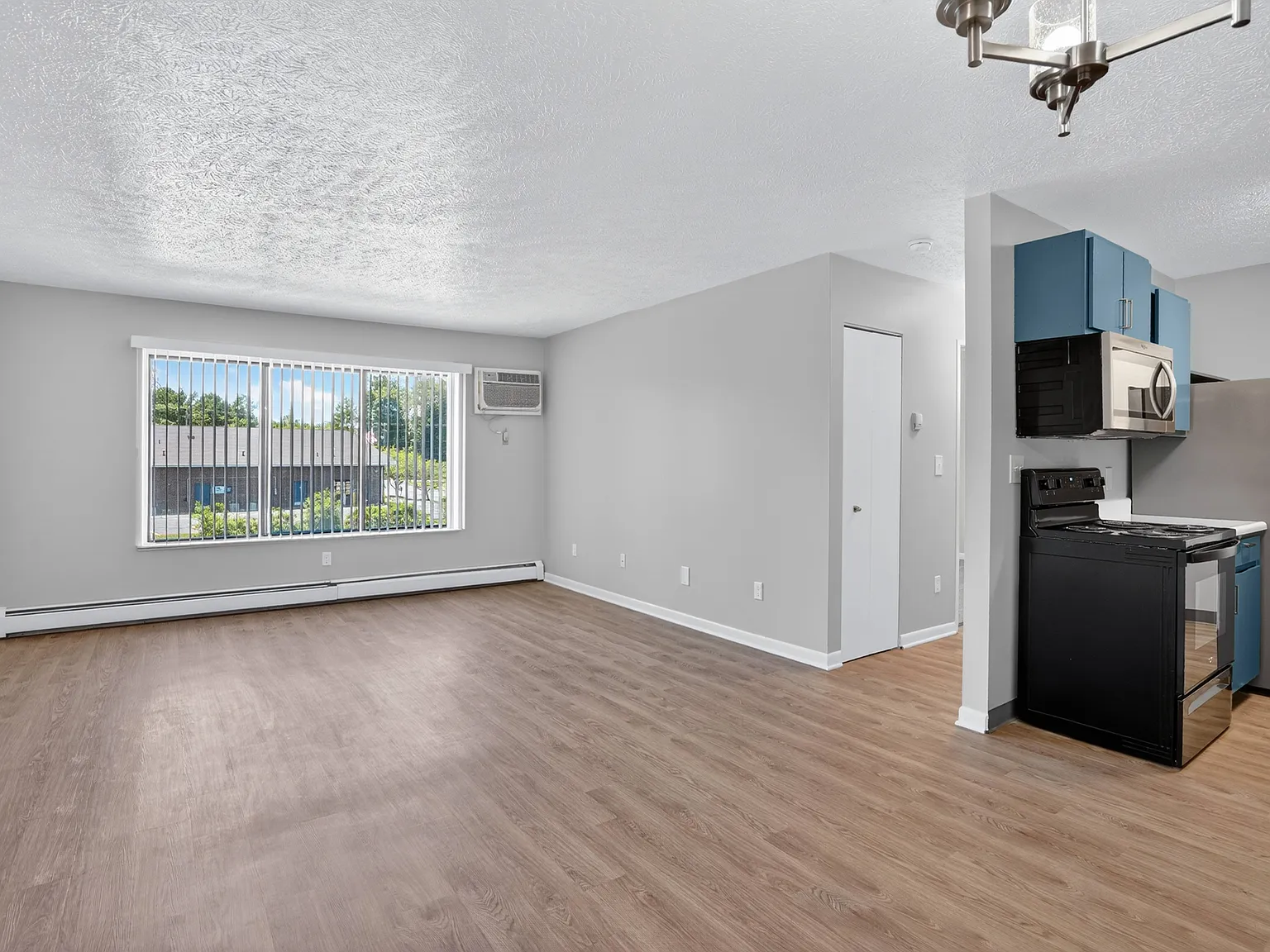 Lakeside Apartments — Photo 1